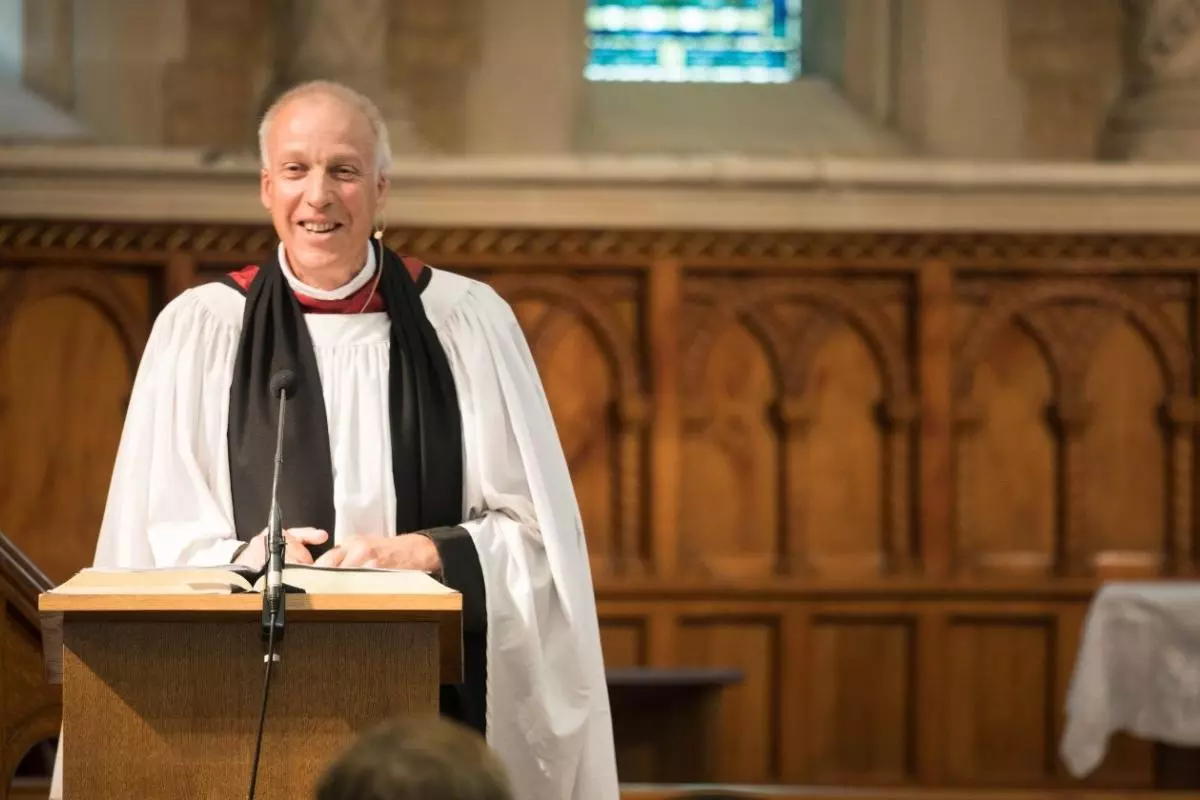 Photo of Michael Lloyd preaching